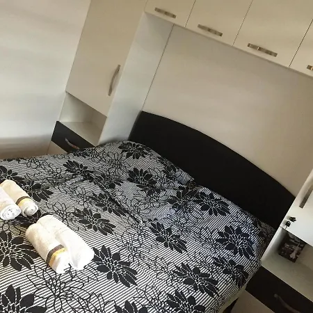Apartman Frog アパート *
